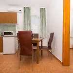 Pero * Traù